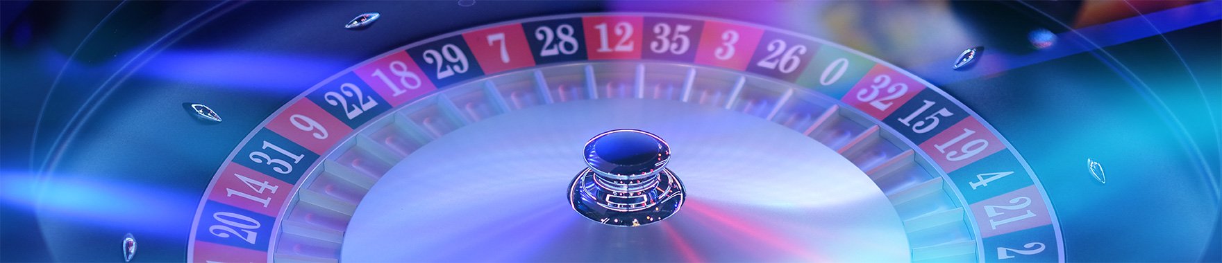j2000m Lucky Neko slot game interface showing reels and paytable